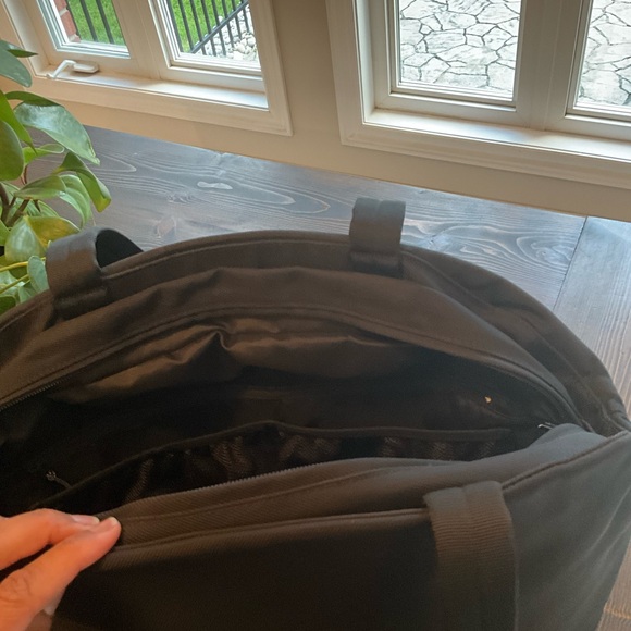 Rare Lululemon Go Getter Tote 15L!! - Picture 9 of 9